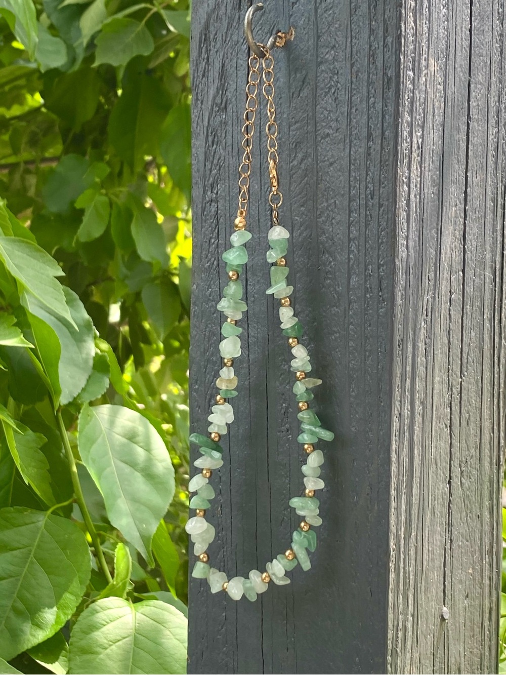 NWOT Green Aventurine Style Chip Stone Beaded Choker Necklace Gold Tone 13”